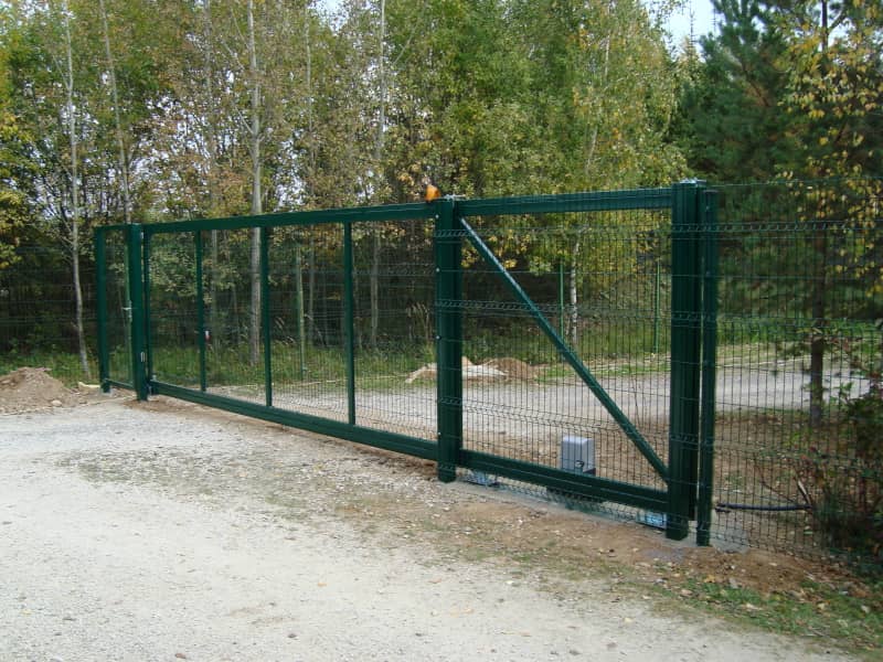 Сетчатый забор DoorHan в Санкт-Петербурге с установкой