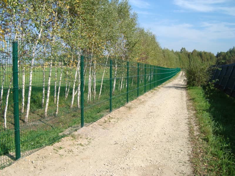 Сетчатый забор DoorHan в Санкт-Петербурге с установкой