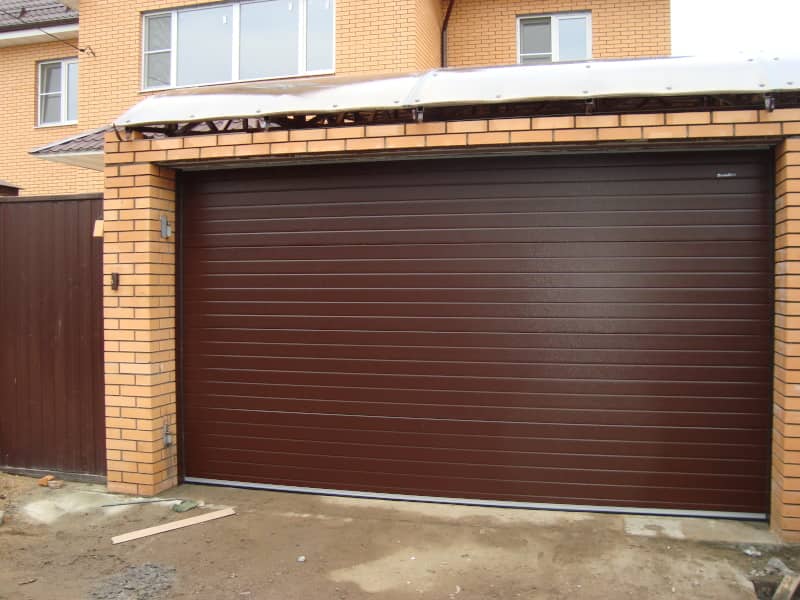 Секционные ворота DoorHan в Санкт-Петербурге с установкой