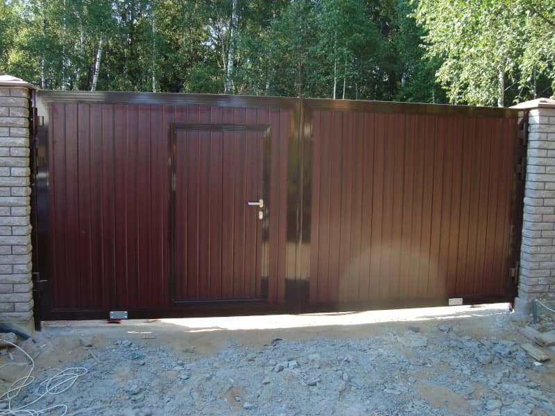 Уличные ворота DoorHan в Санкт-Петербурге с установкой
