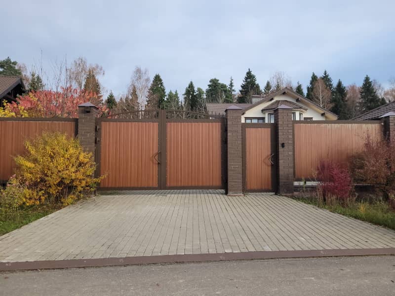 Уличные ворота DoorHan в Санкт-Петербурге с установкой